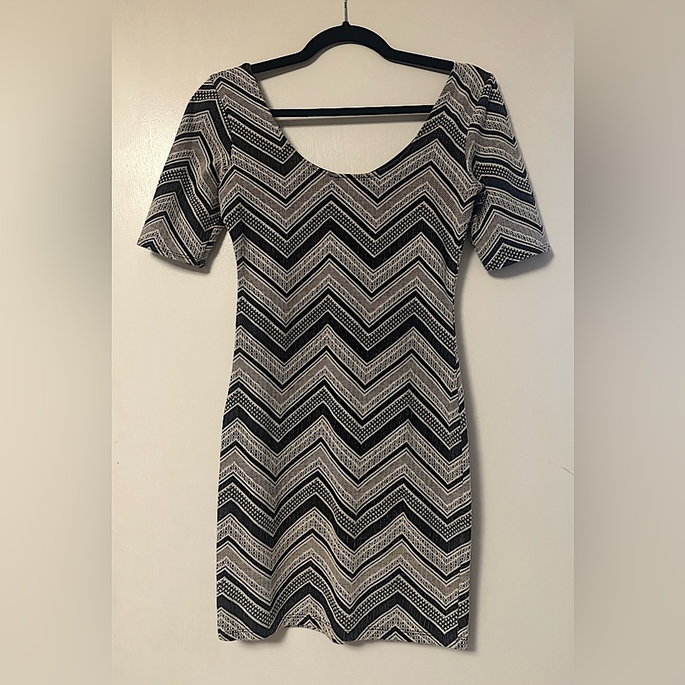 Short sleeve fitted dress